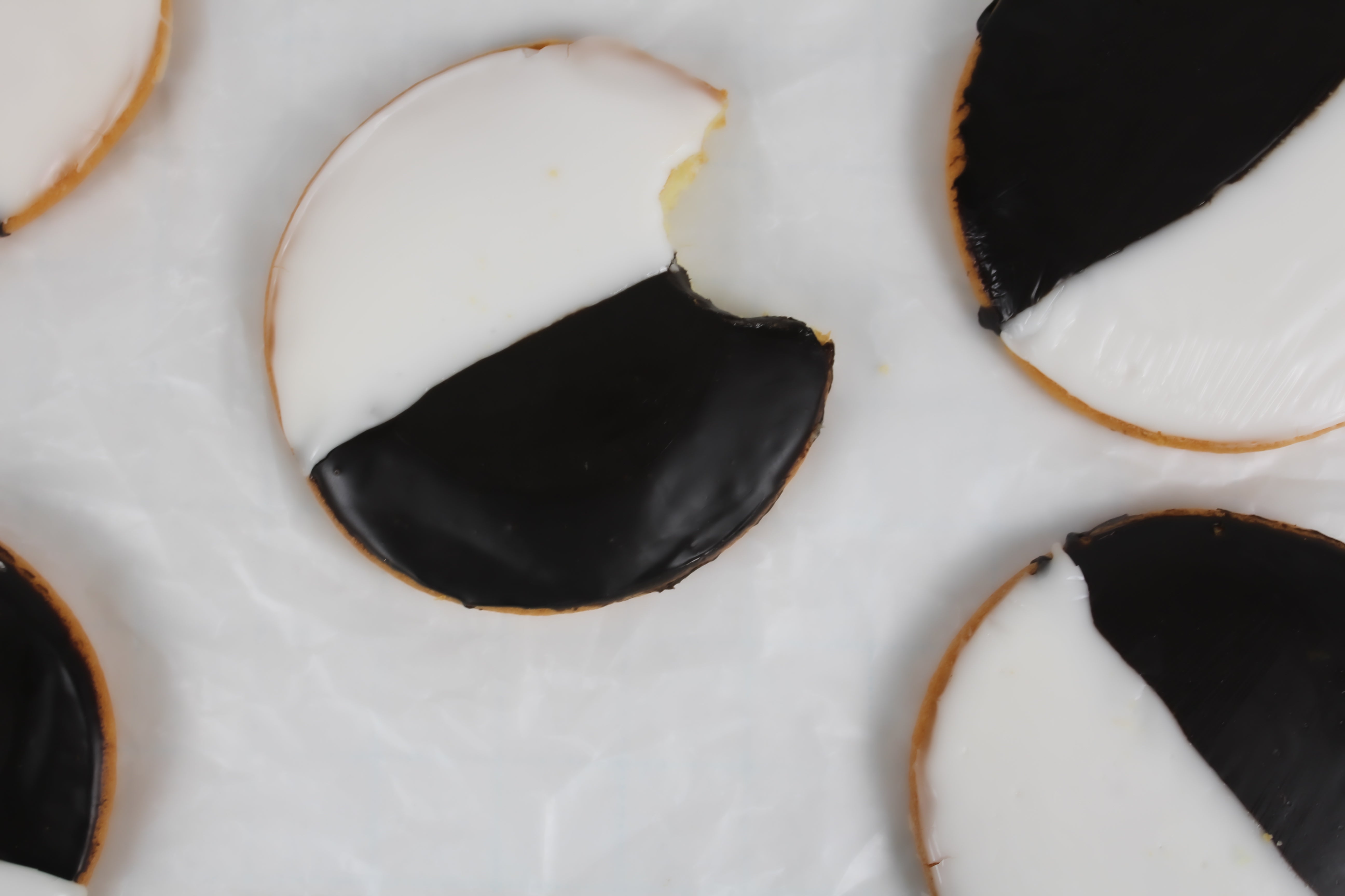 12 Black & White Cookies