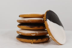 12 Black & White Cookies